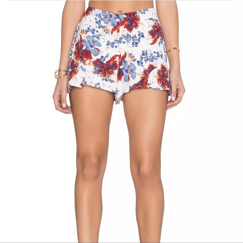 NWT Free People Fiona Floral Flutter Shorts Sand Dollar Combo Size 8